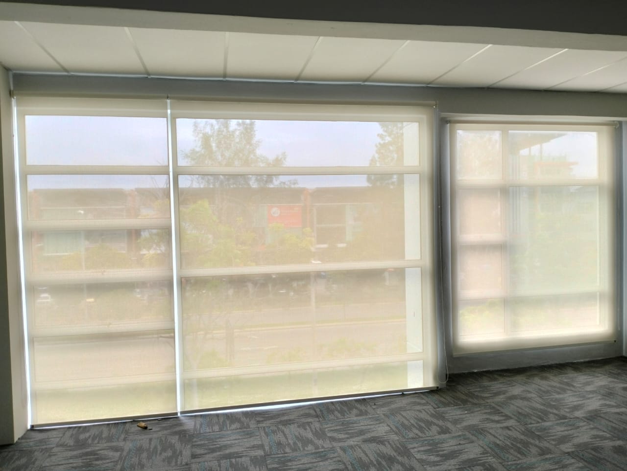 SUNSCREEN ROLLER BLIND